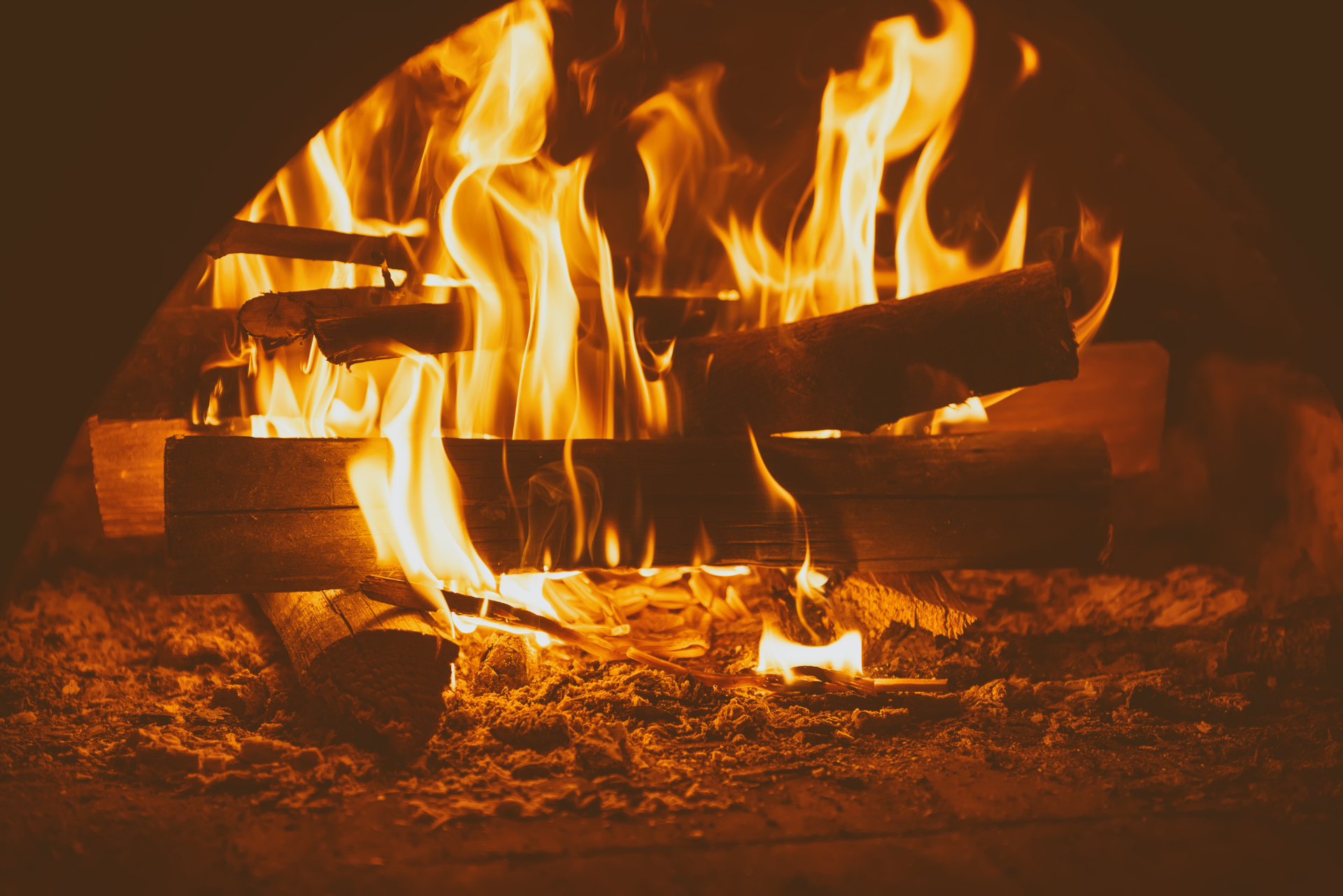 What are the Benefits of Reinstating an Antique Fireplace